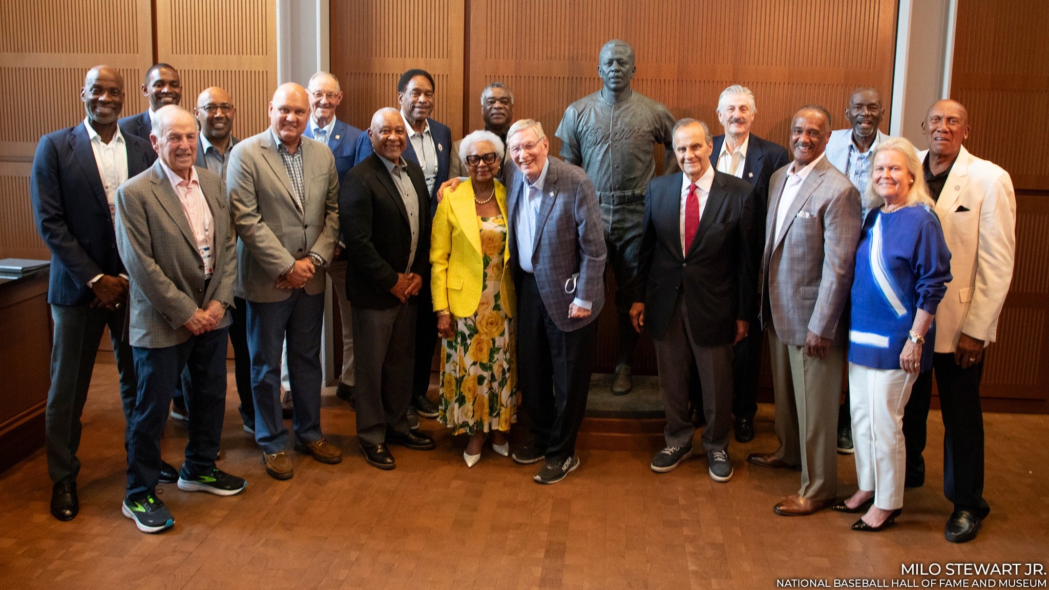 From left to right: Fred McGriff, Pat Gillick, New York Lt. Governor Antonio Delgado, Harold Baines, Ryne Sandberg, Jim Kaat, Ozzie Smith, Dave Winfield, Billye Aaron, Eddie Murray, Bud Selig, Joe Torre, Rollie Fingers, Jim Rice, Lee Smith, Hall of Fame Chairman Jane Forbes Clark and Fergie Jenkins.