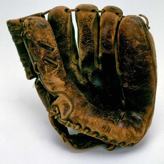 WILLIE MAYS: GLOVE FROM "THE CATCH"