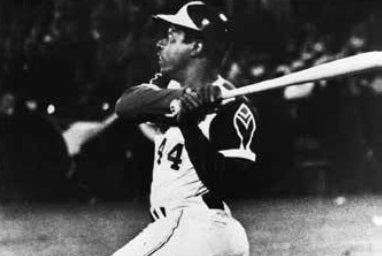 Hank Aaron hitting career home run 715