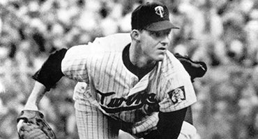 Jim Kaat pitches for Twins