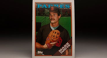 Front of 1988 Topps Mark Davis baseball card