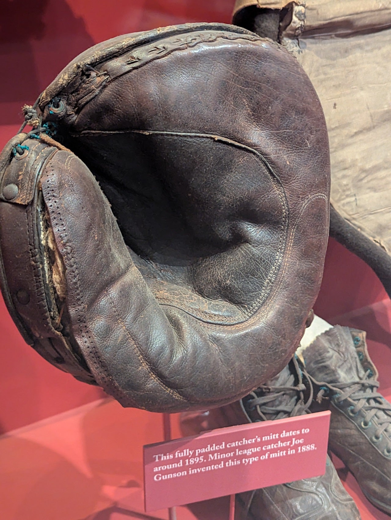 Joe Gunson-style catcher's mitt