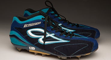 ICHIRO SUZUKI: 3,000TH HIT SHOES