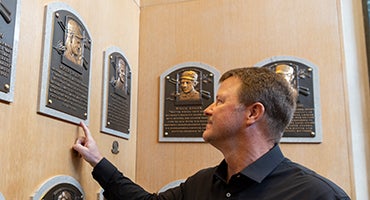 Jeff Kent at Rogers Hornsby's plaque