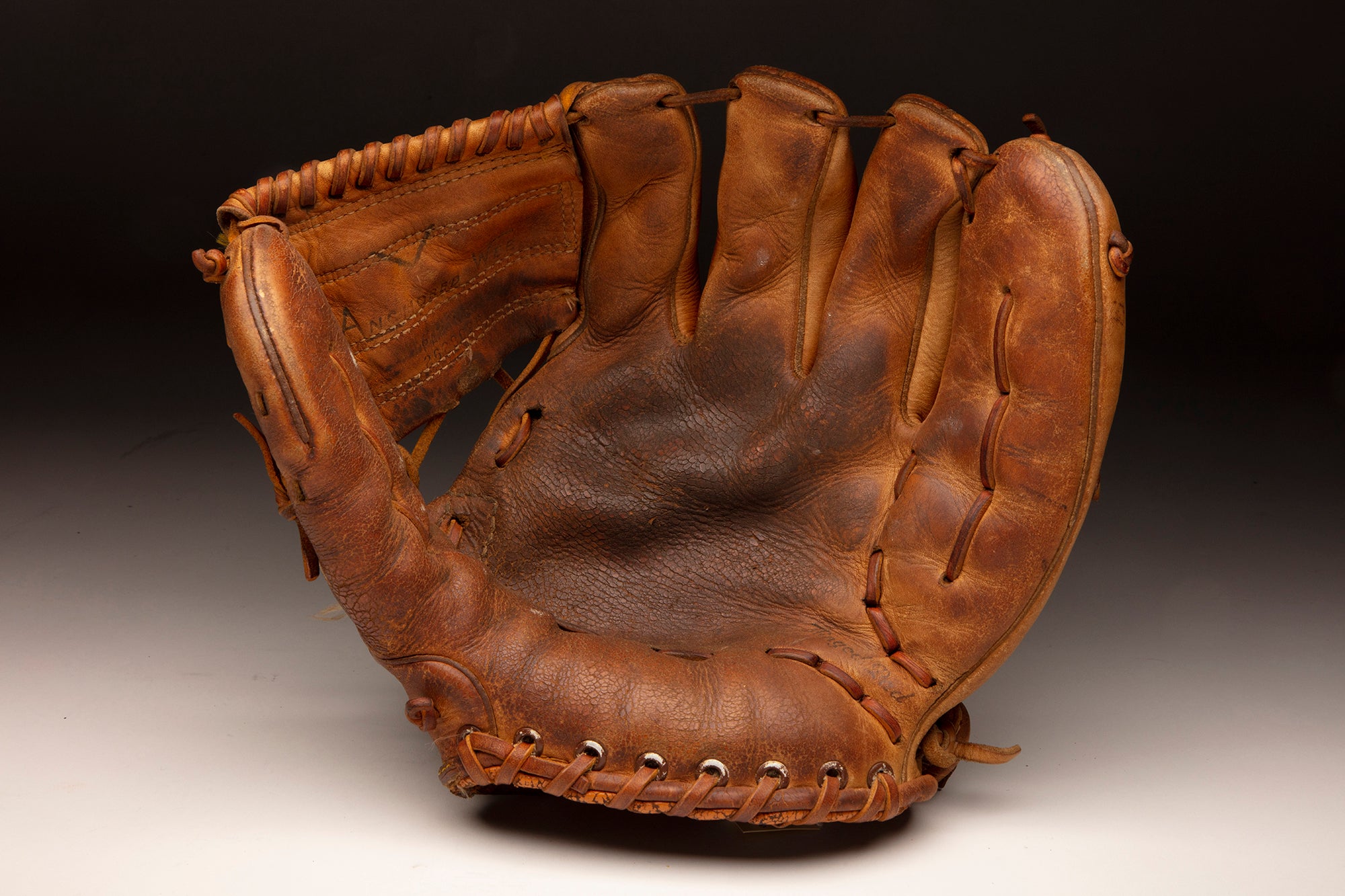 #Shortstops: Rojas’ glove made it to Cooperstown