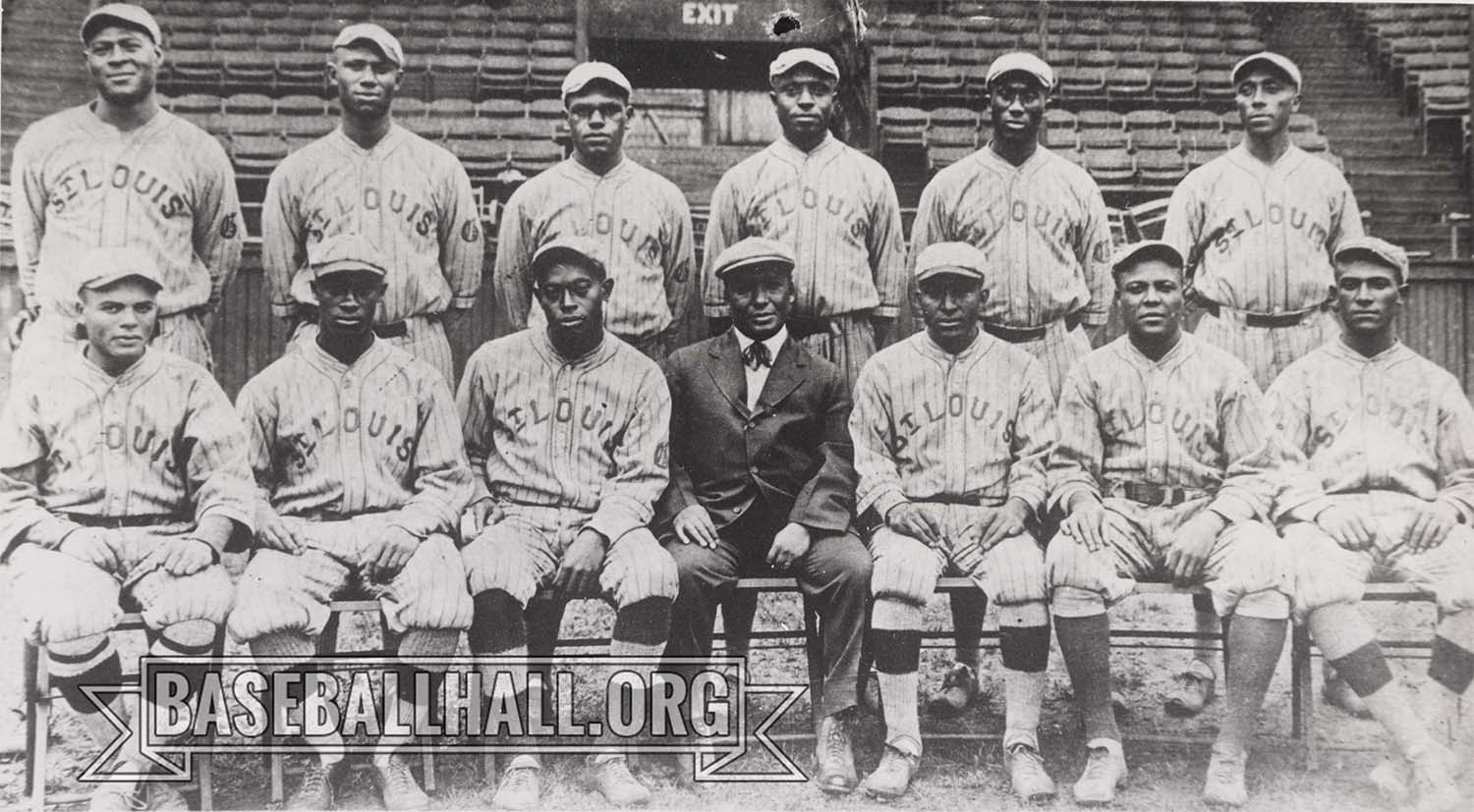 #Shortstops: Words on pictures tell fascinating Negro Leagues story