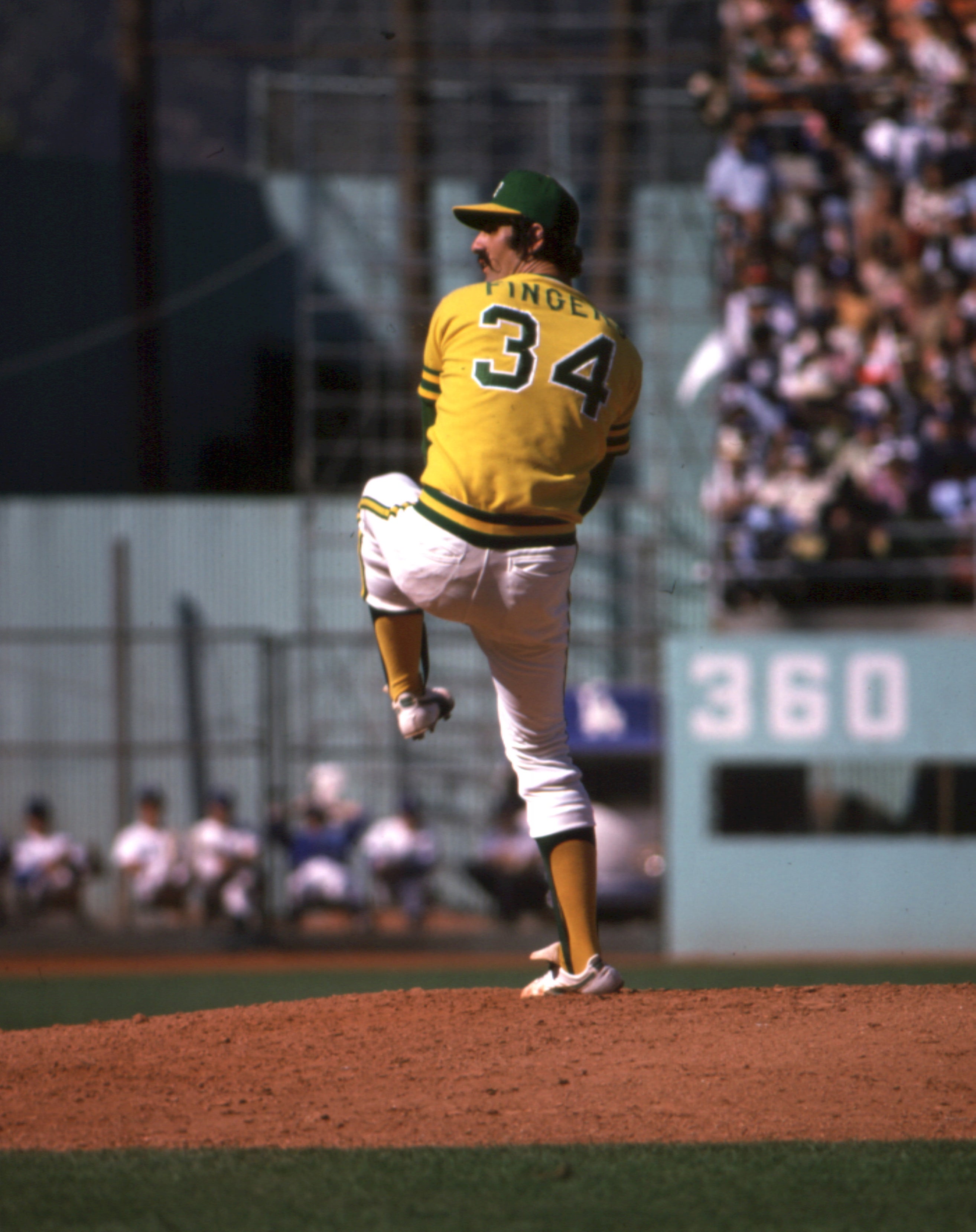 rollie fingers pitching