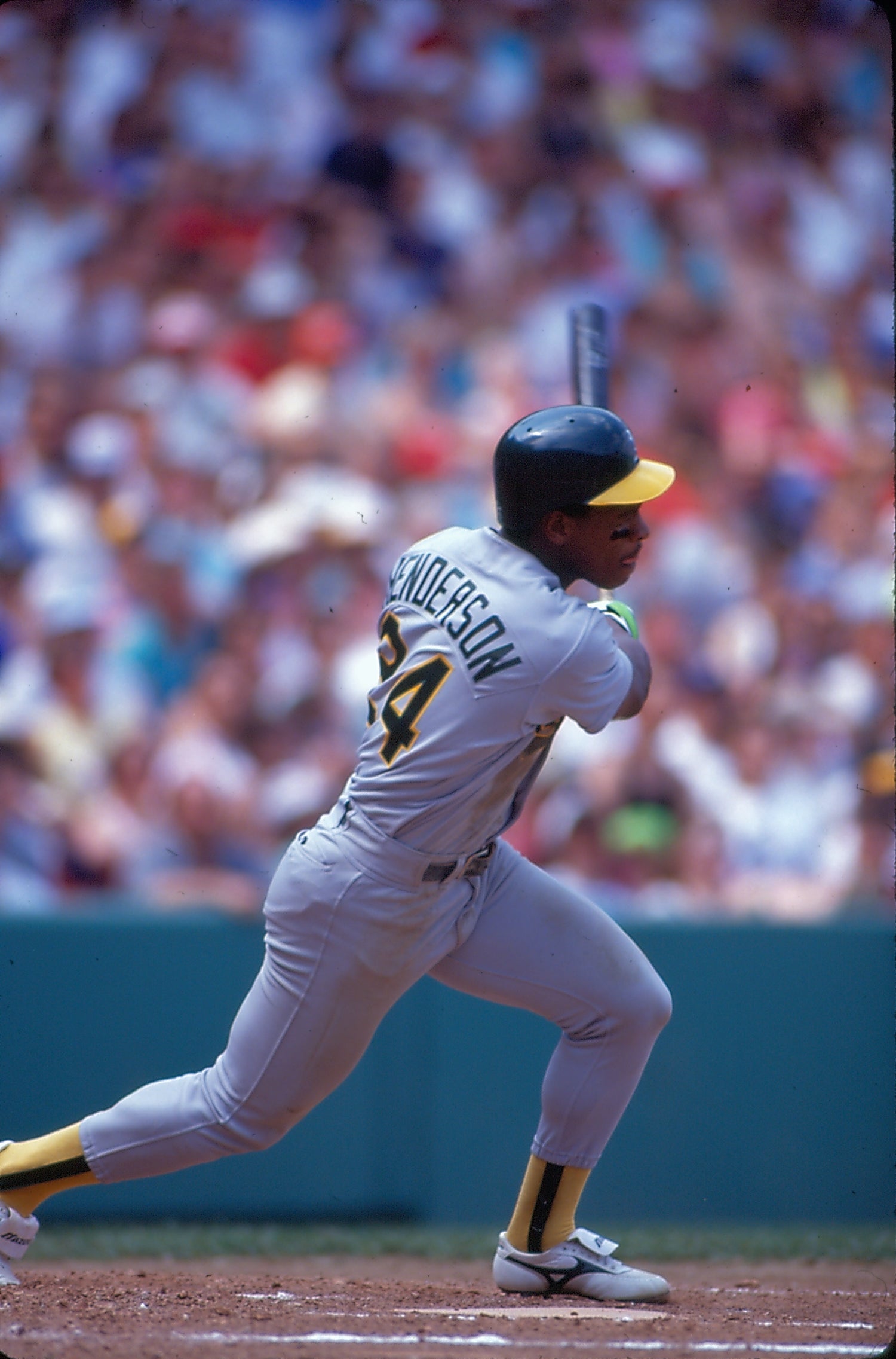 Rickey Henderson’s two RBI lead A’s to 11th straight win to start 1981 season