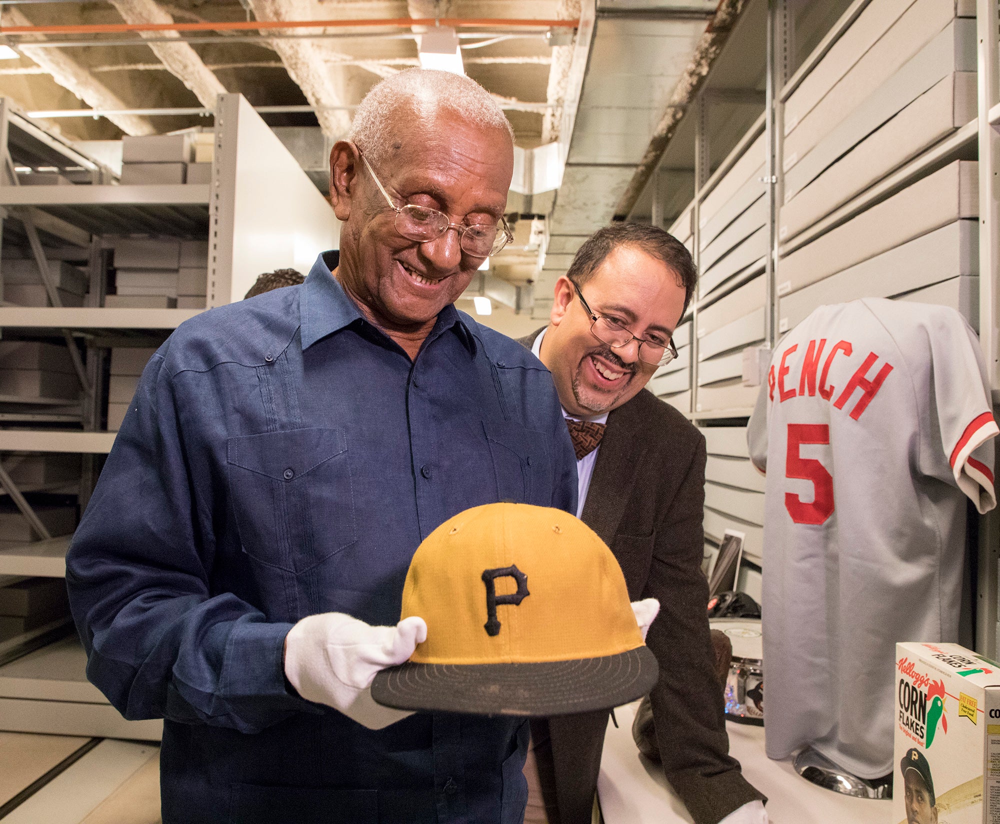 Justino Clemente, brother of Roberto, visits Hall of Fame