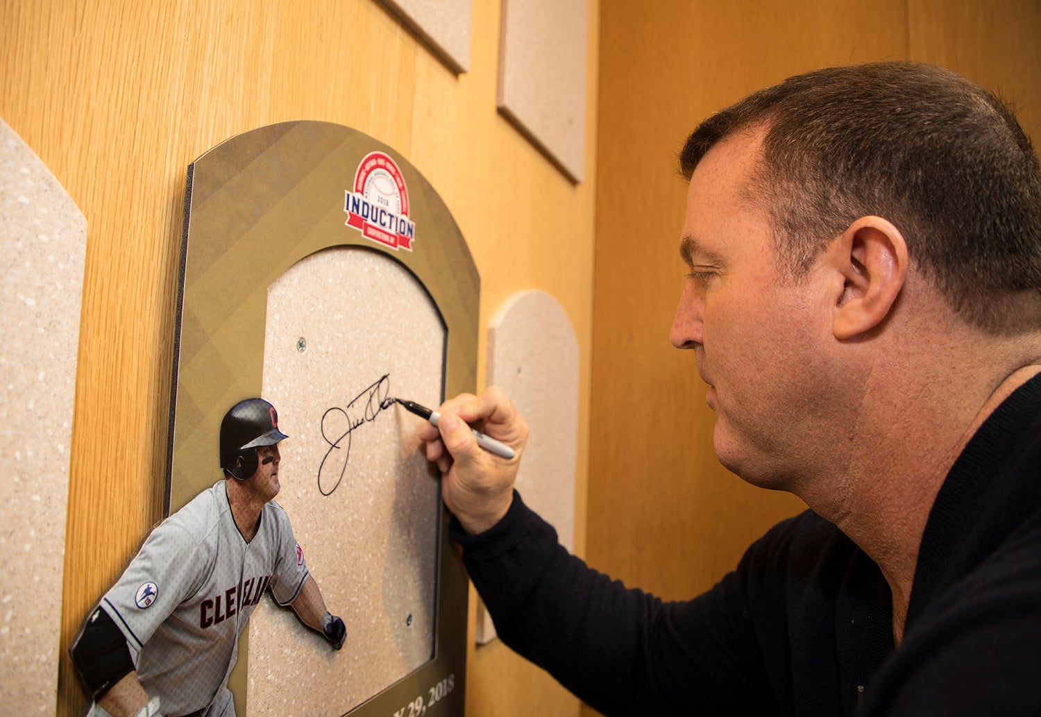 Thome overwhelmed by first visit to Cooperstown as Hall of Famer
