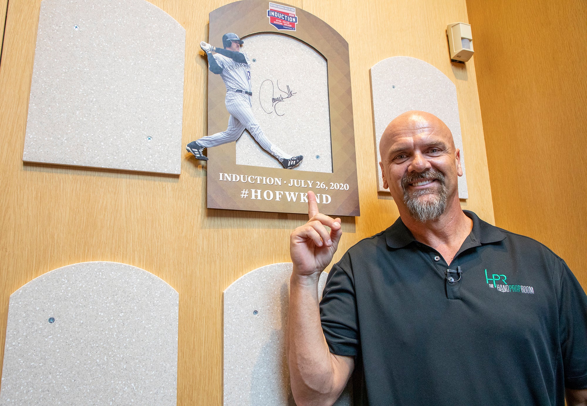 Walker gets history lesson in visit to Hall of Fame