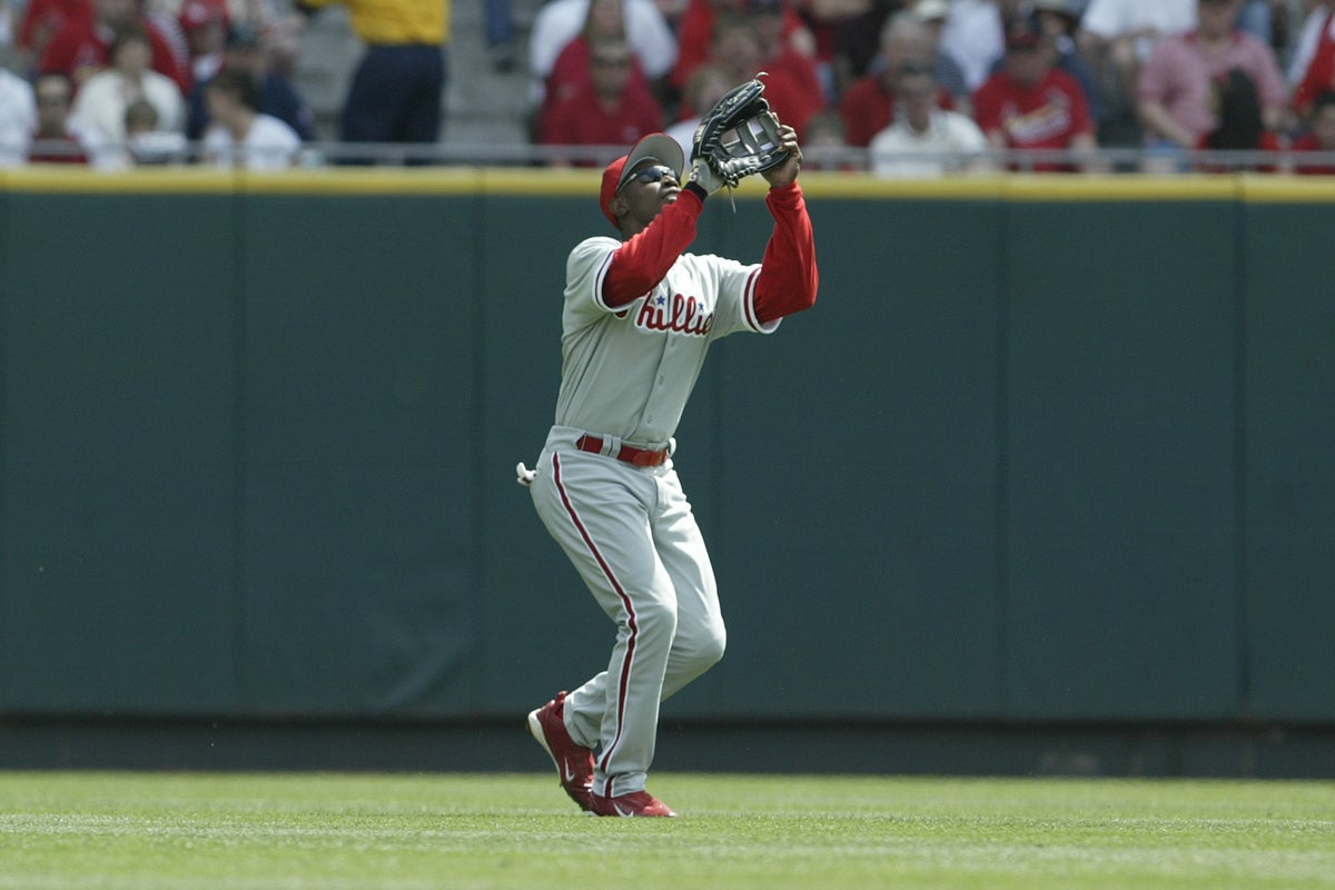 Kenny Lofton on defense for Phillies