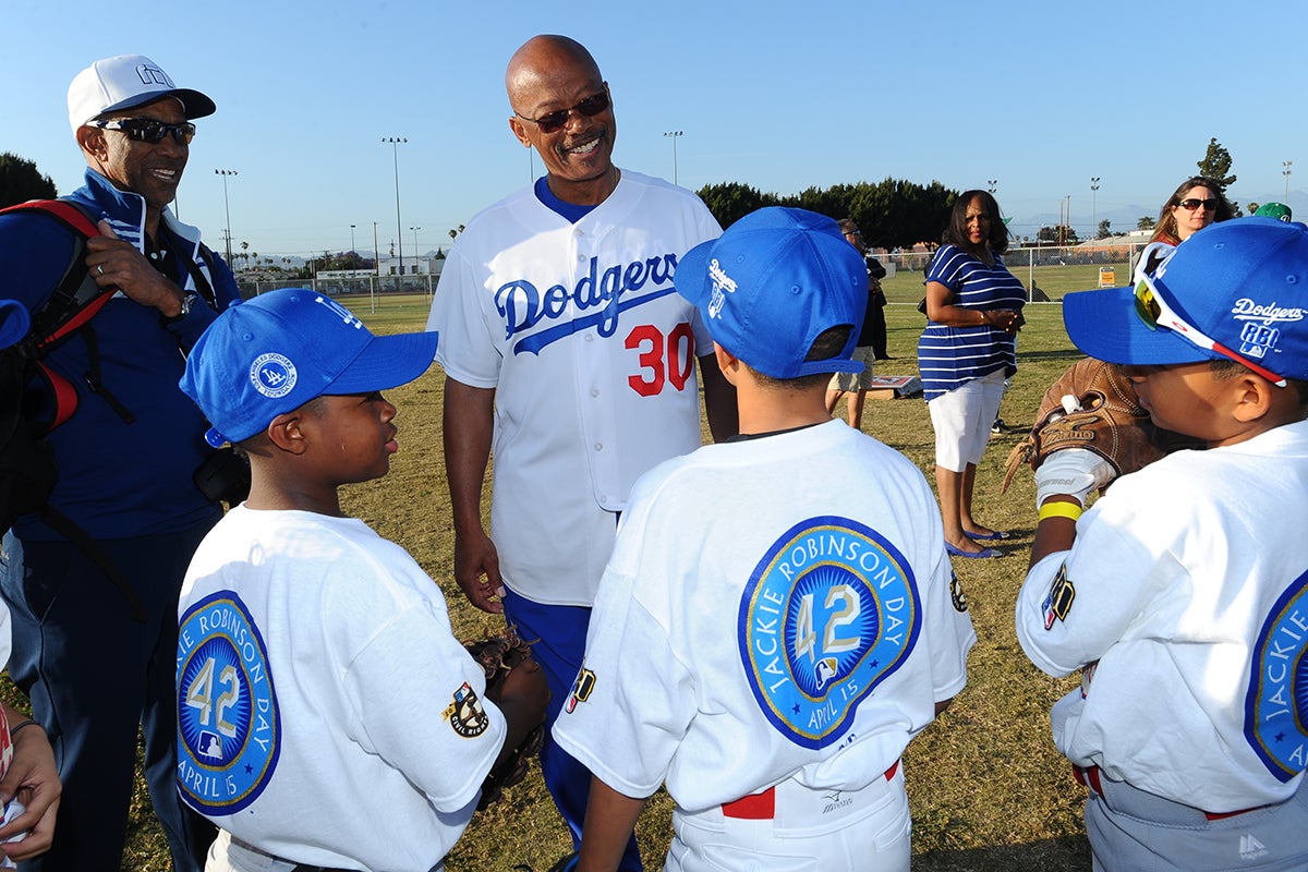 Derrel Thomas with youth players at clinic
