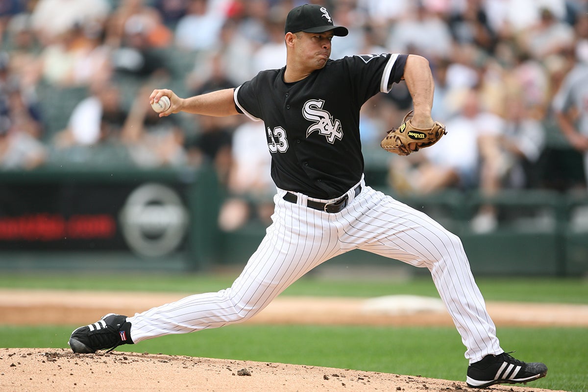 Javier Vázquez pitches for White Sox