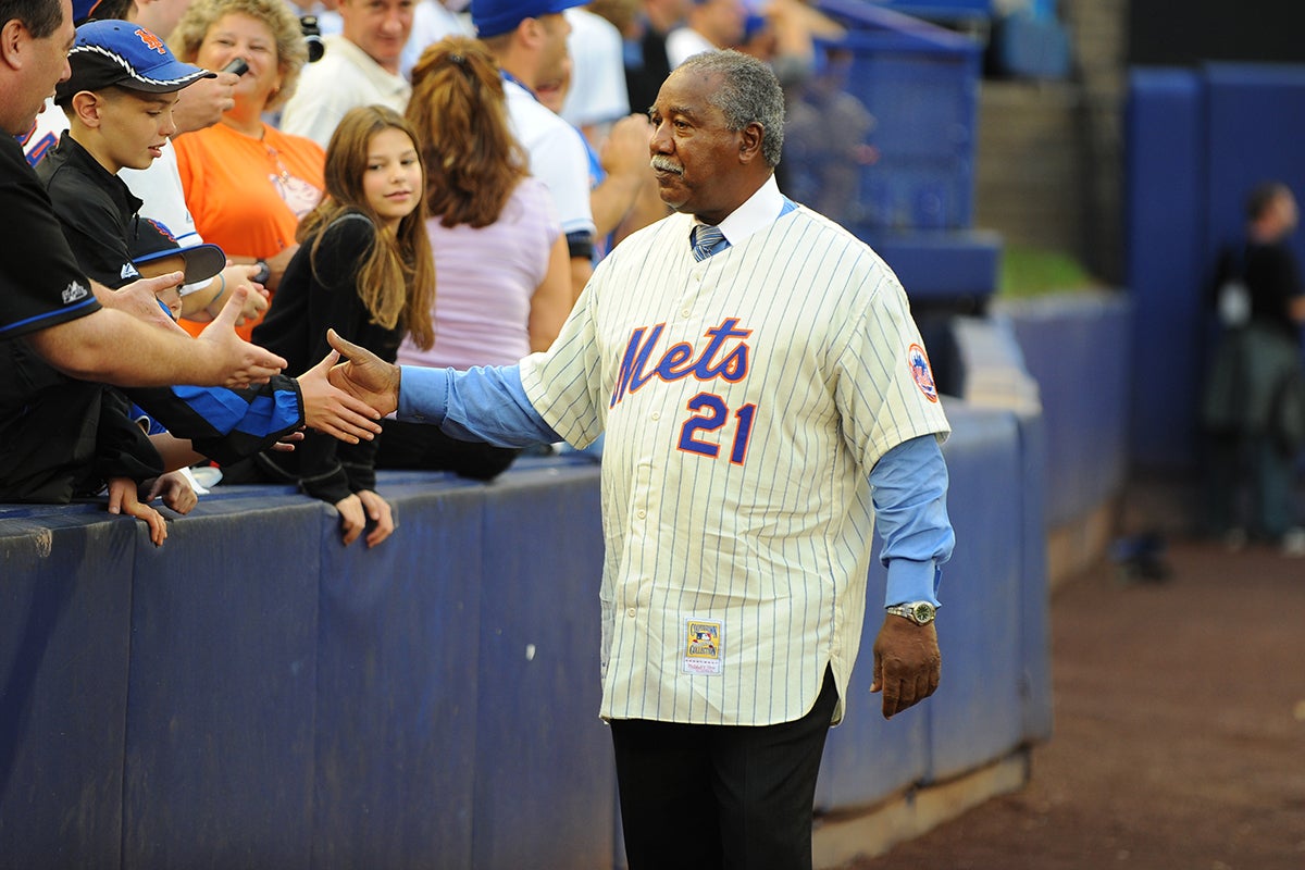 Cleon Jones greets Mets fans