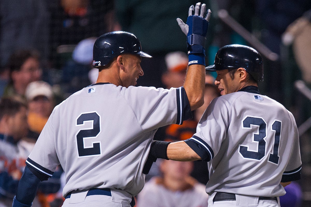Derek Jeter high fives Ichiro Suzuki