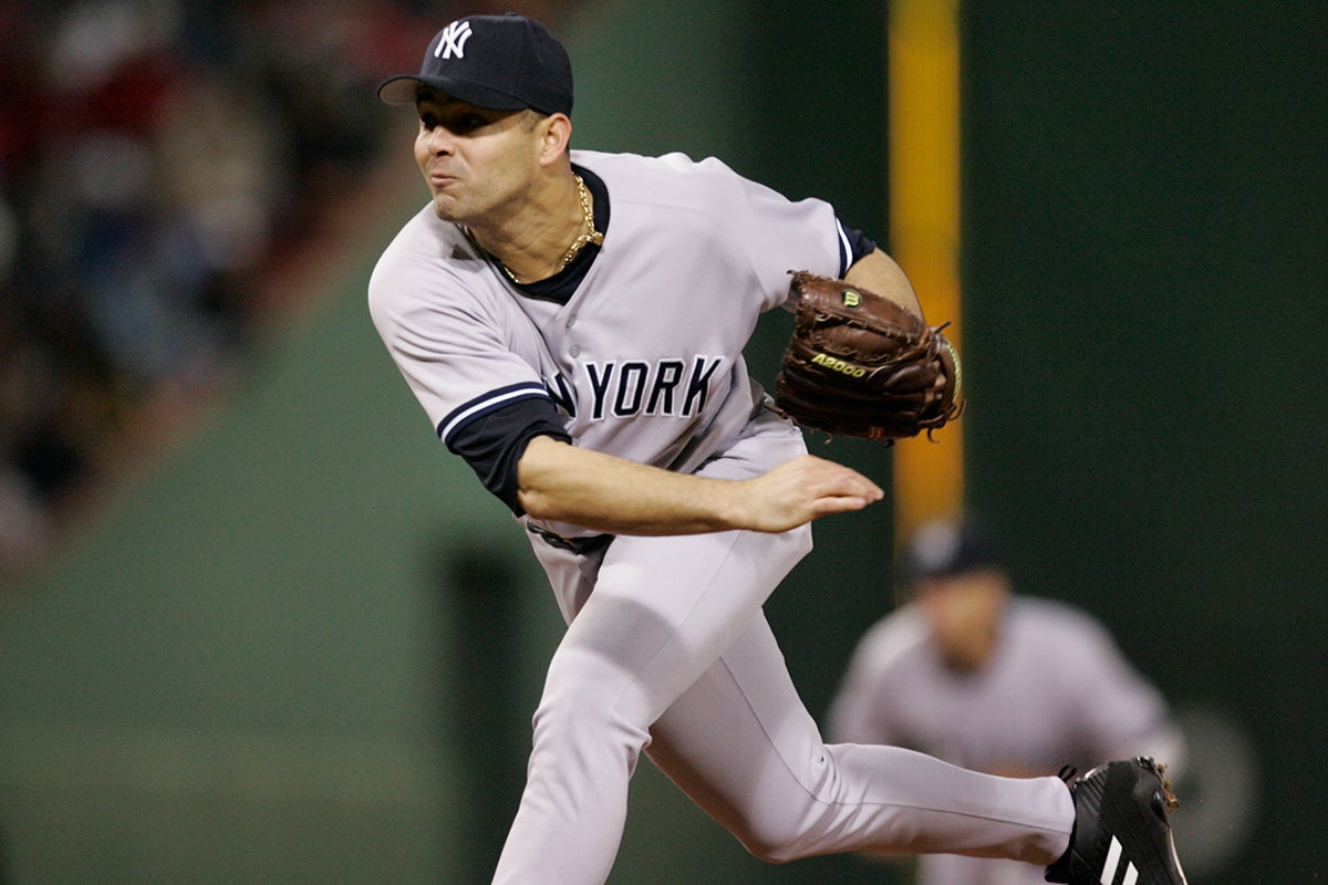 Javier Vázquez pitches for New York