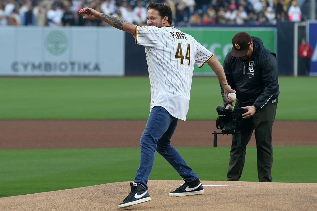 Jake Peavy throws ceremonial first pitch