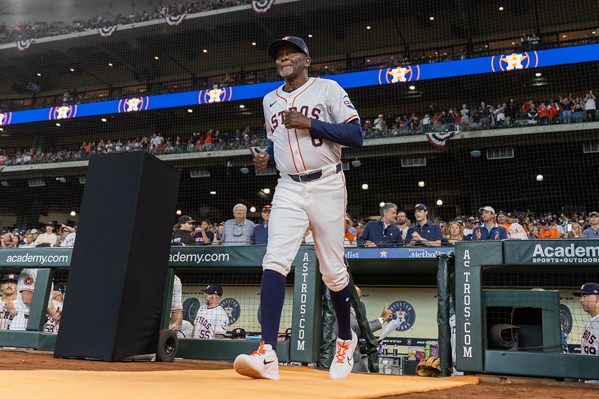 Gary Pettis takes the field in Astros uniform
