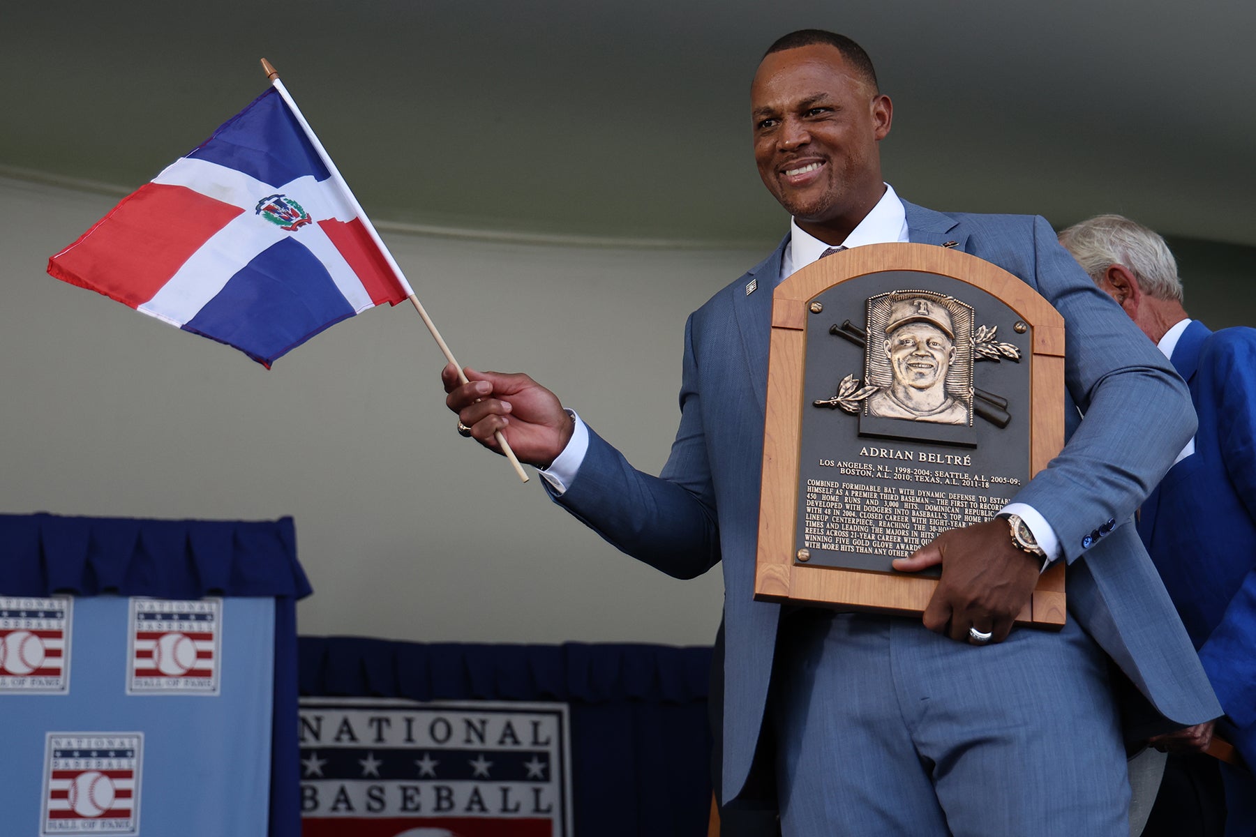 Adrian Beltré waves Dominican Republic flag