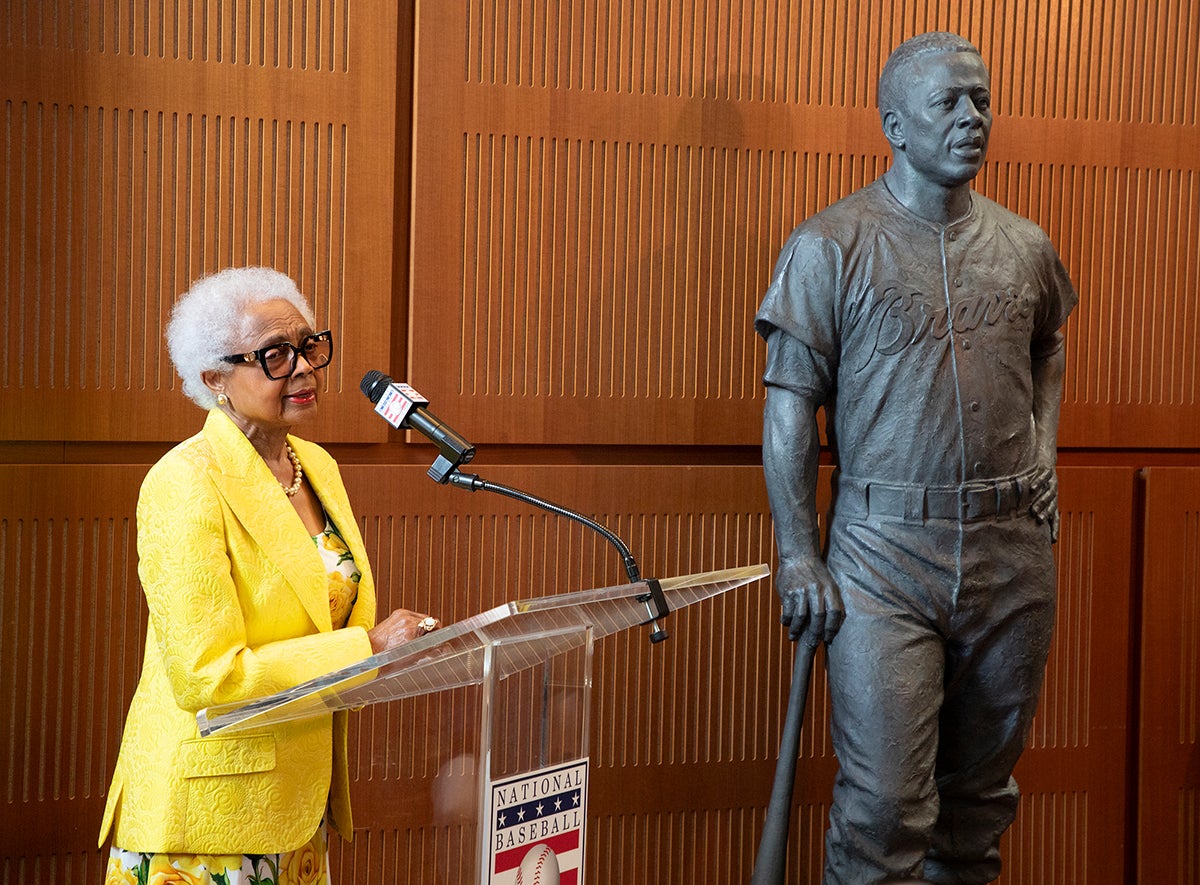 Billye Aaron speaks at Hall of Fame statue dedication