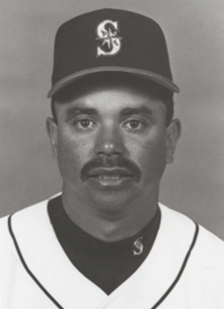 Head and shoulders portrait of Félix Fermín in Mariners uniform