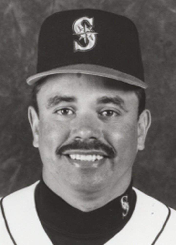 Head and shoulders portrait of Félix Fermín in Mariners uniform