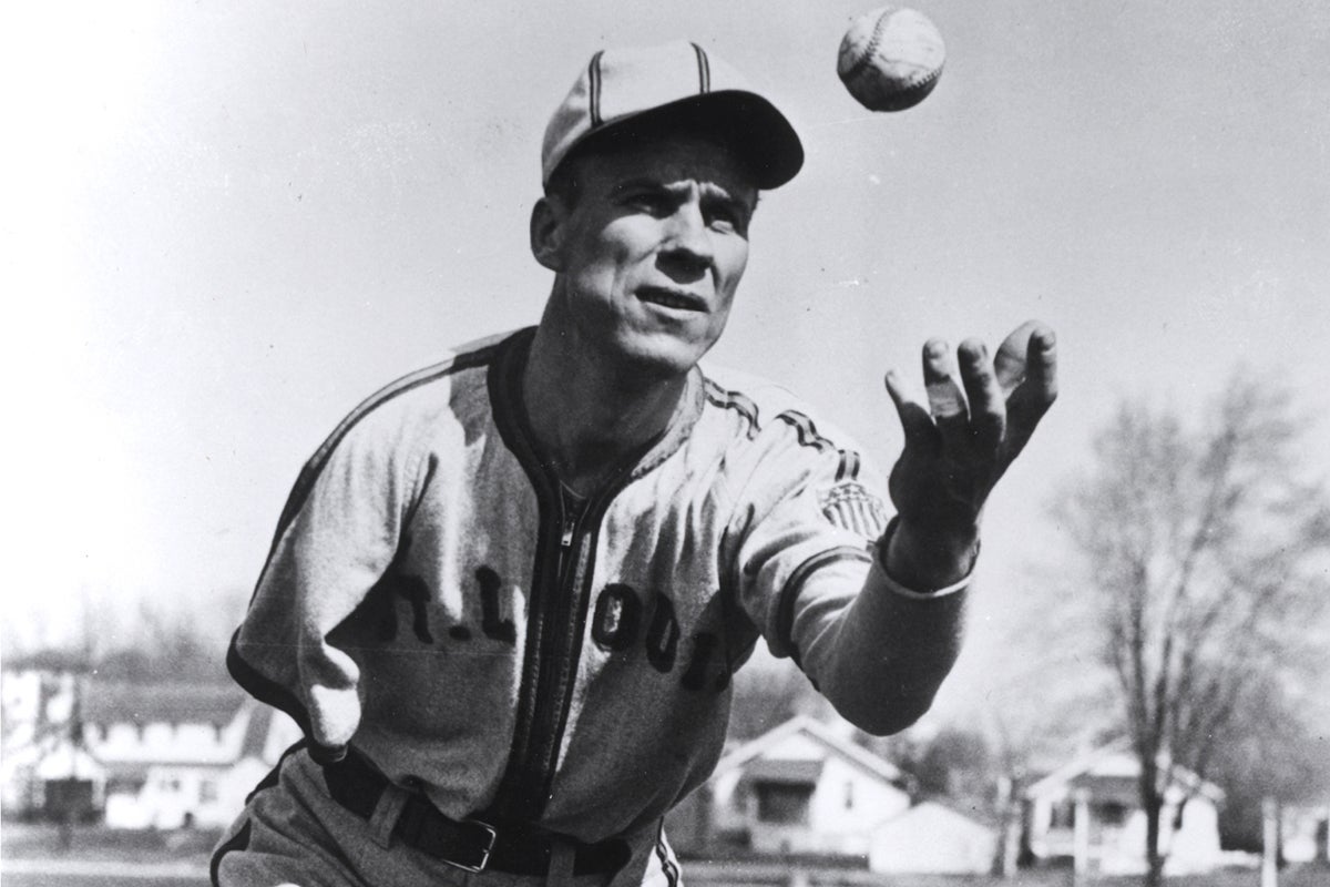 Fielding portrait of Pete Gray
