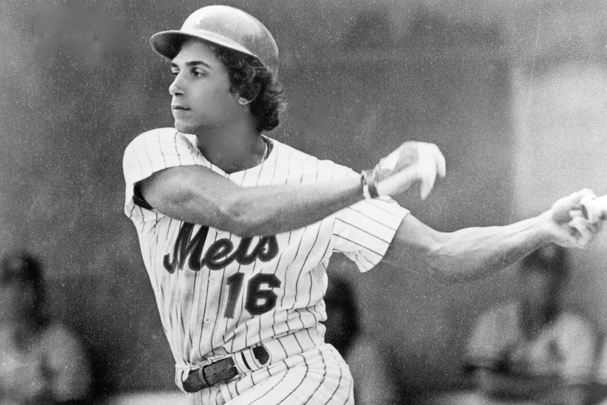 Lee Mazzilli bats for Mets