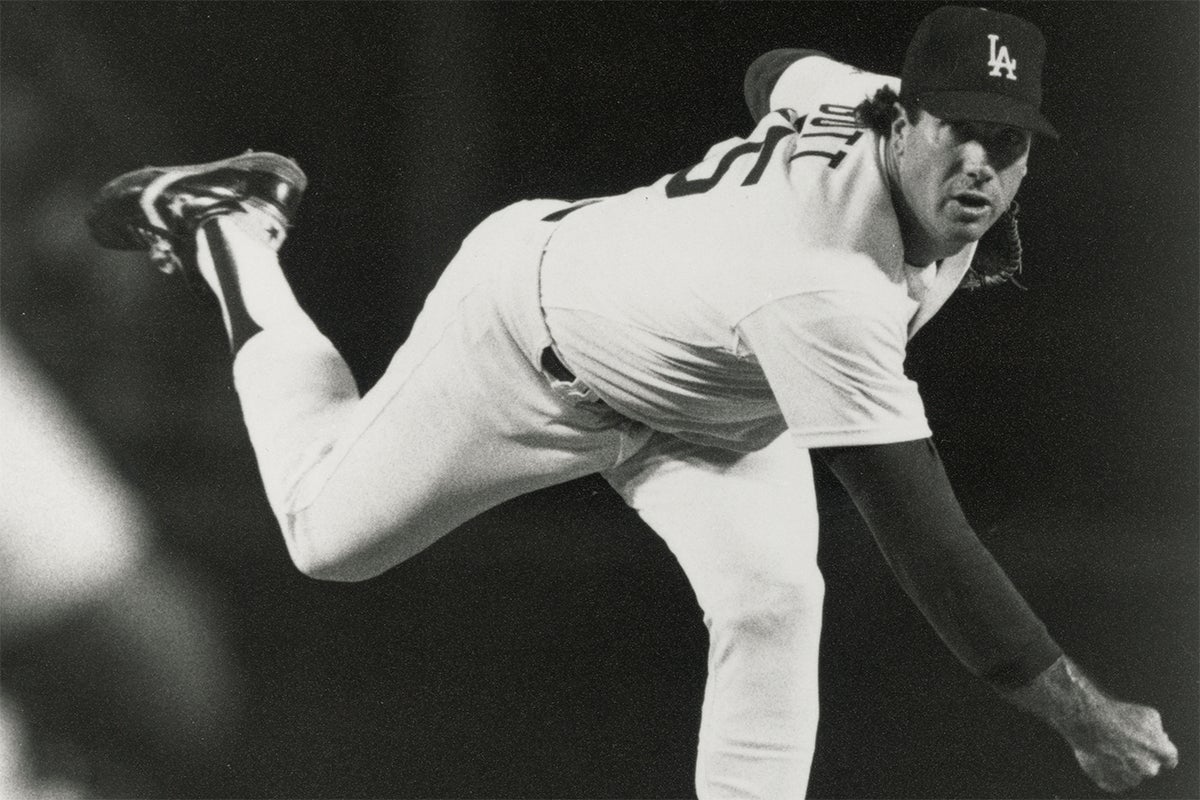 Jim Gott pitches for Dodgers