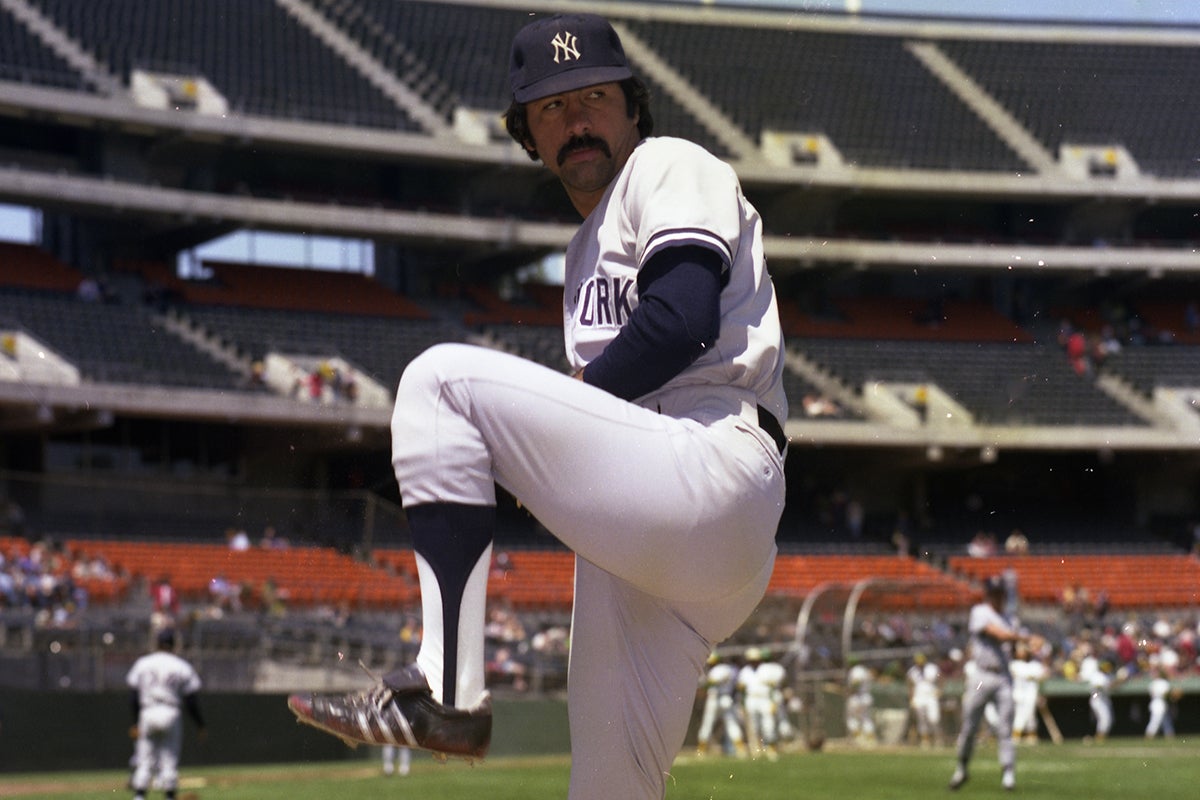 Pitching portrait of Ed Figueroa in New York uniform
