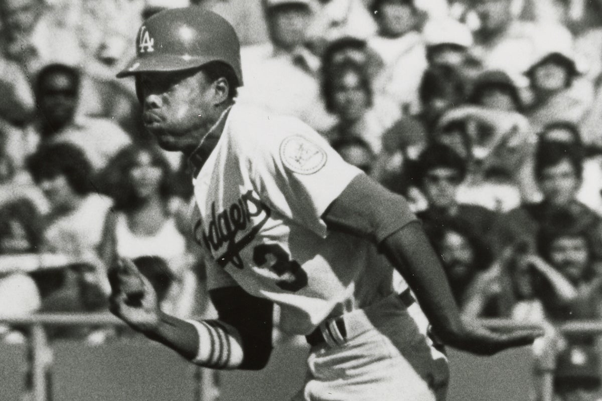 Rudy Law running the bases in Dodgers uniform