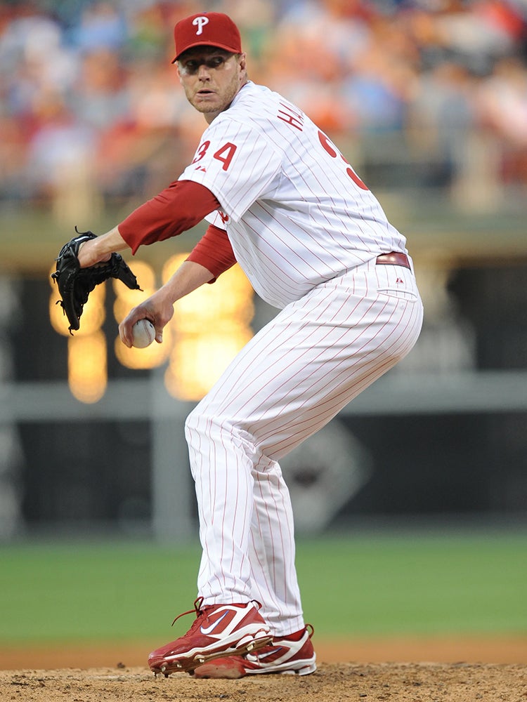 Roy Halladay pitches for Phillies