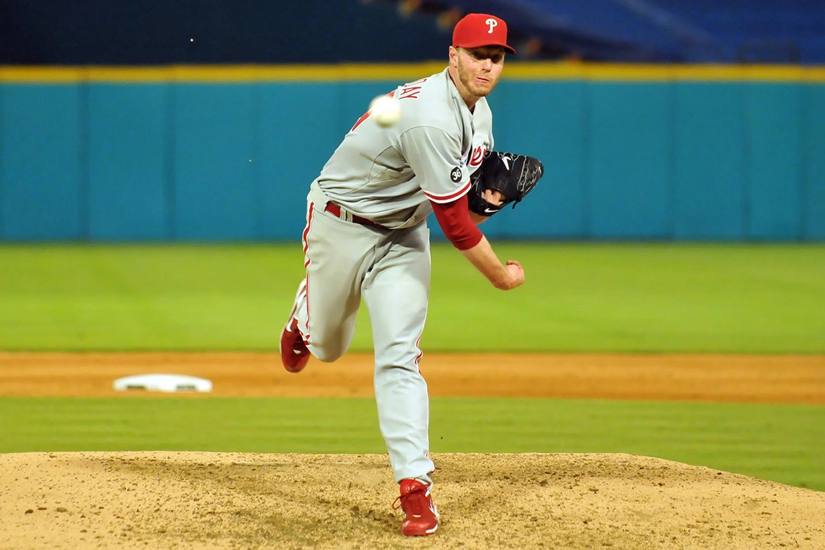 Roy Halladay pitches for Phillies