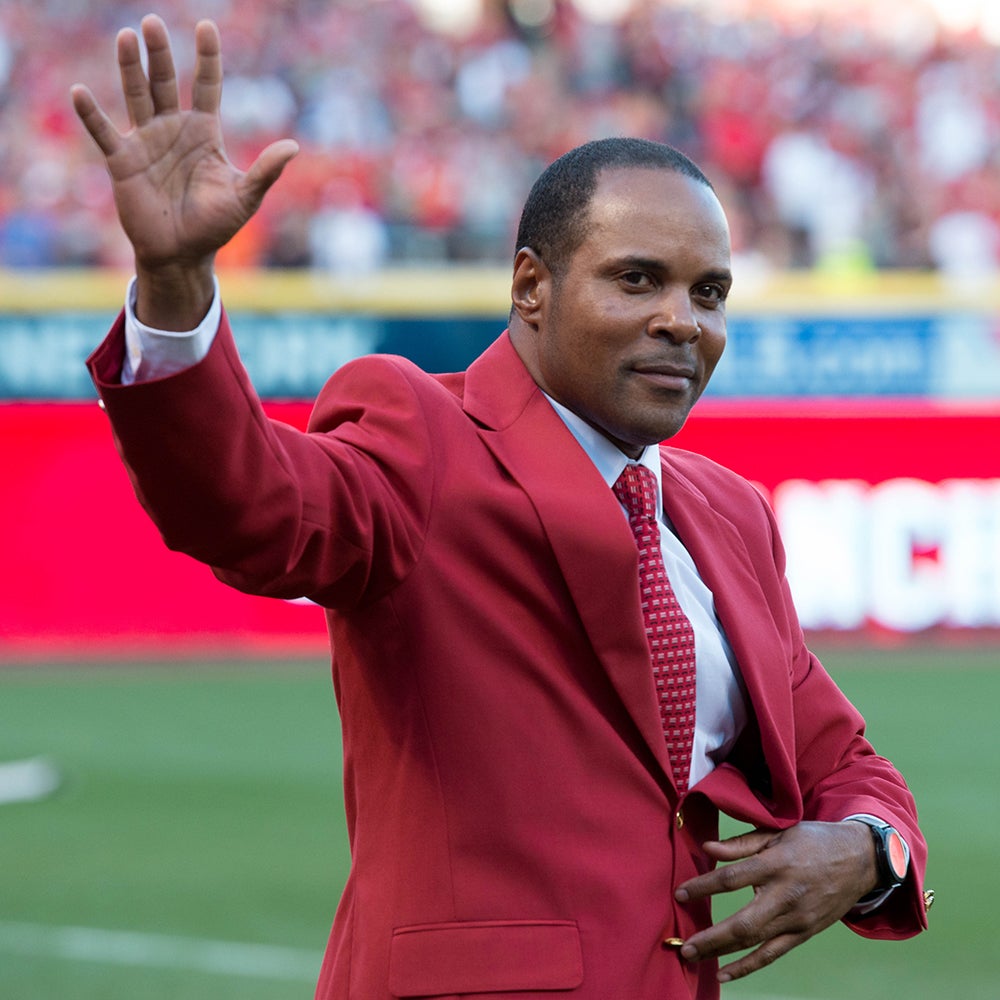Barry Larkin acknowledges Reds fans