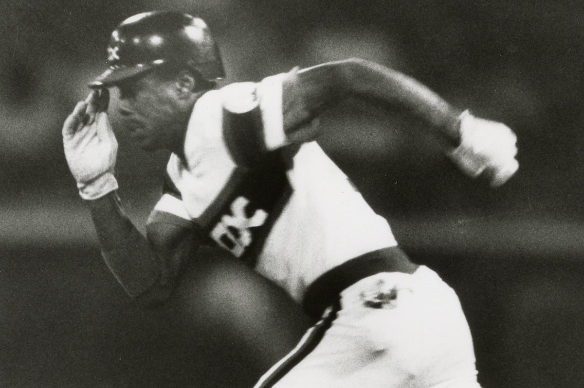 Rudy Law running the bases in White Sox uniform