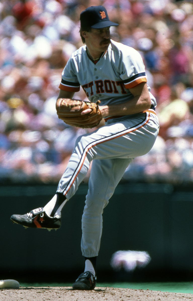 Jack Morris in right-handed pitching motion