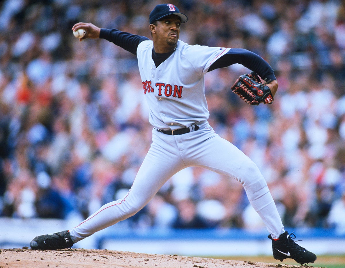 Pedro Martínez pitches for Boston