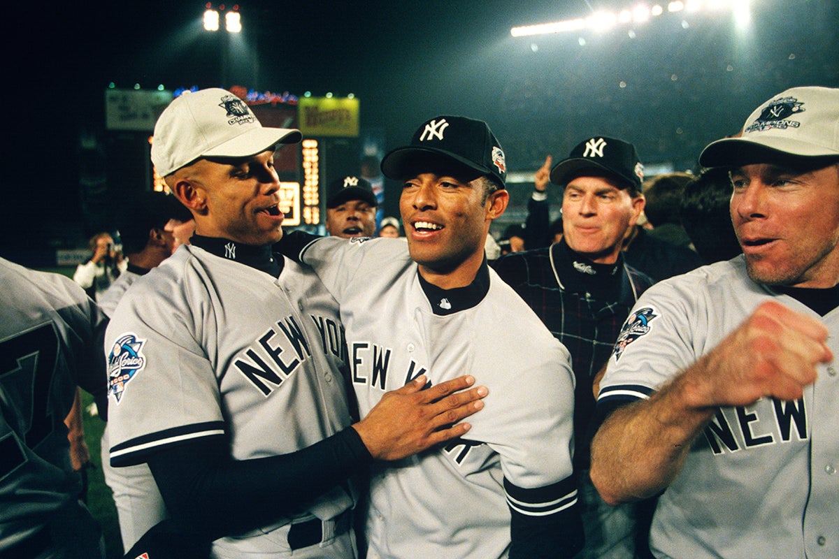 David Justice and Mariano Rivera celebrate 2000 World Series victory