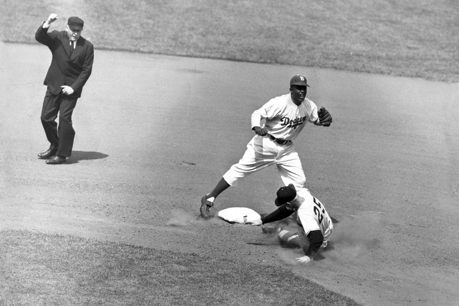 Jackie Robinson fielding.