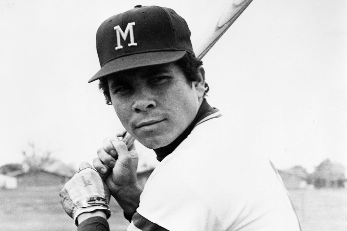 Batting portrait of Ellie Rodríguez in Brewers uniform