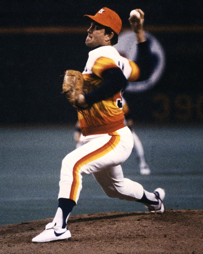 Nolan Ryan pitches for Astros