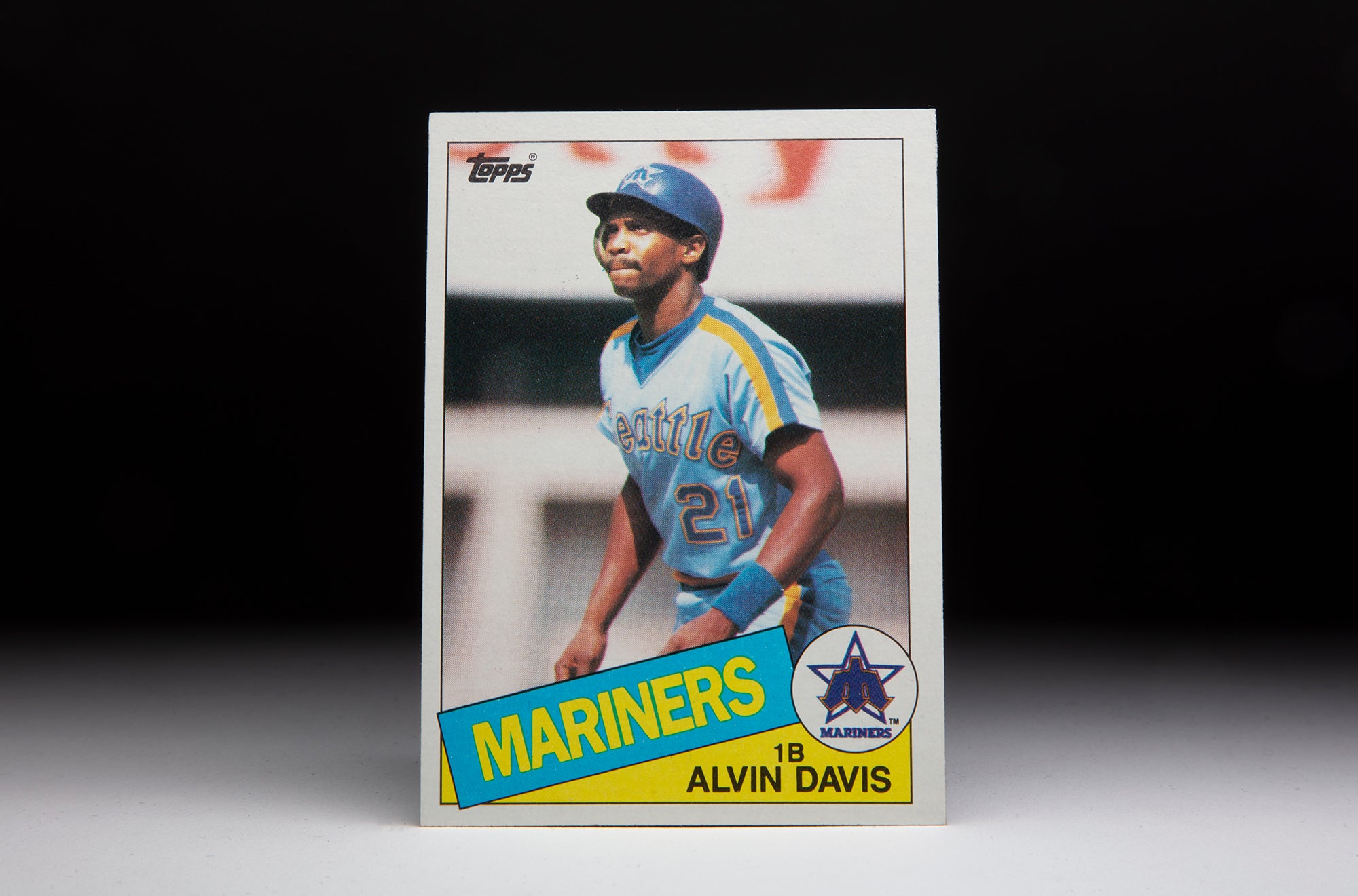 Front of 1985 Topps Alvin Davis card