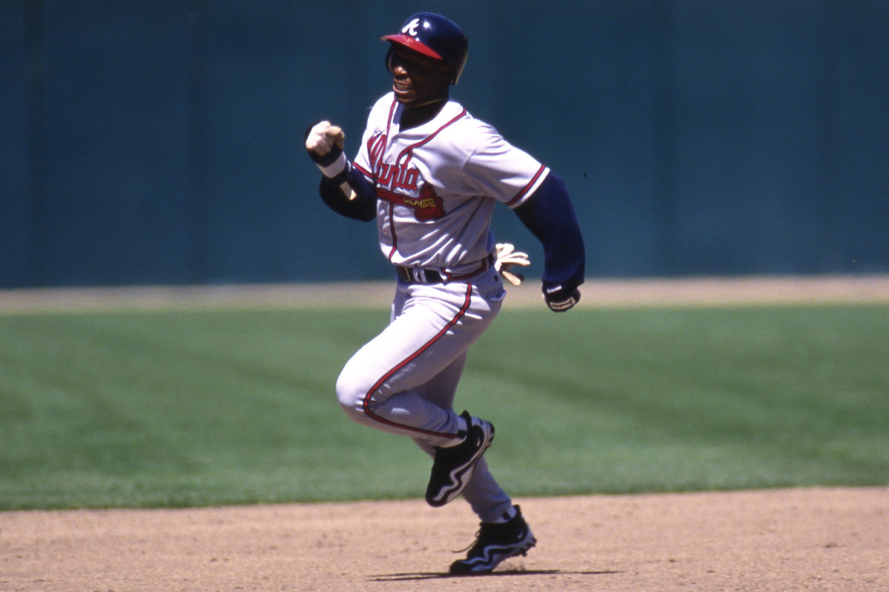 Kenny Lofton running bases for Atlanta