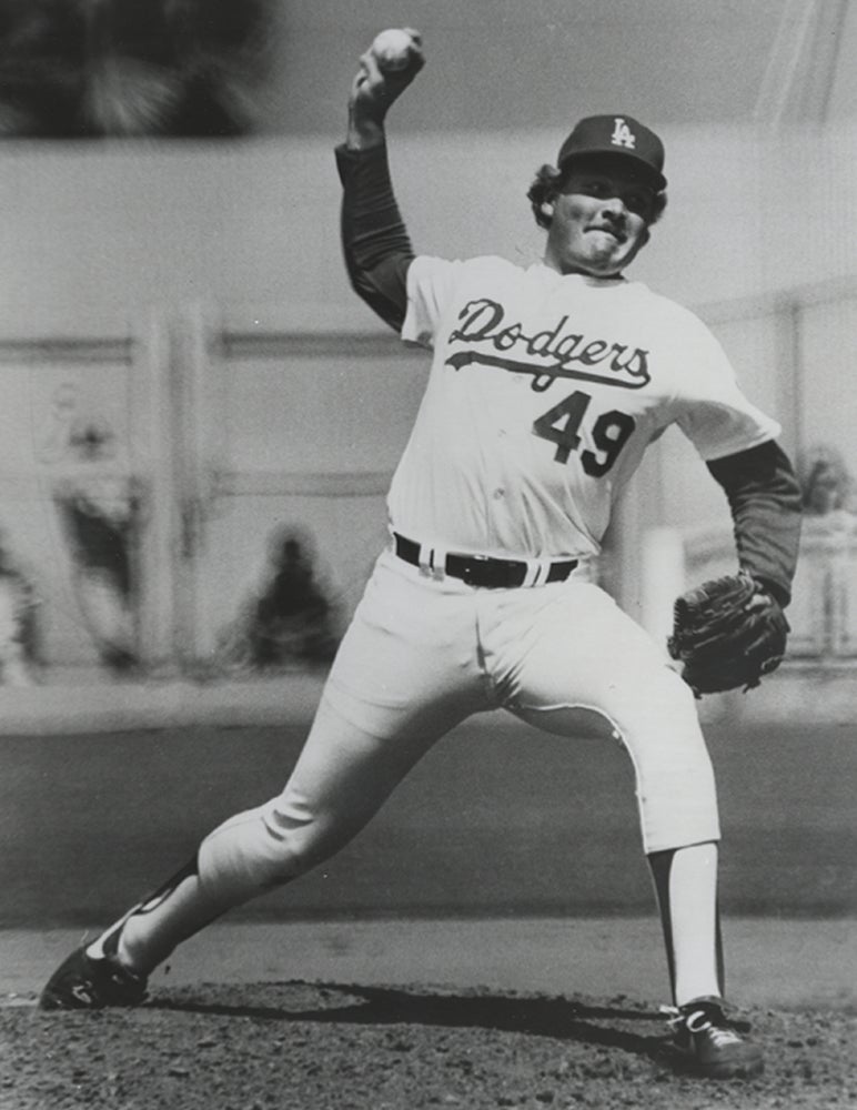 Tom Niedenfuer pitches for Dodgers