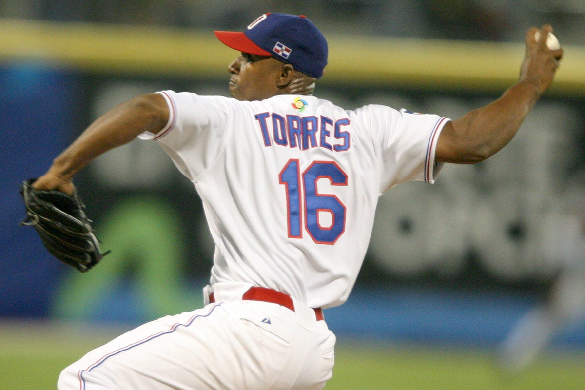 Salomón Torres pitches for Dominican Republic