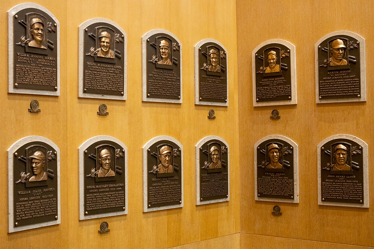 Medallions under plaques recognizing military service