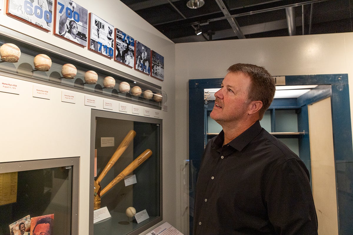 Jeff Kent in Hank Aaron: Chasing the Dream exhibit