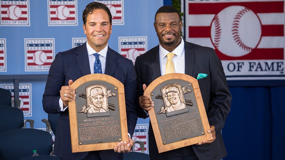 Mike Piazza and Ken Griffey Jr. holding Hall of Fame plaques