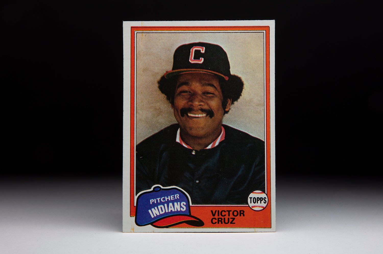 Front of 1981 Topps Victor Cruz baseball card